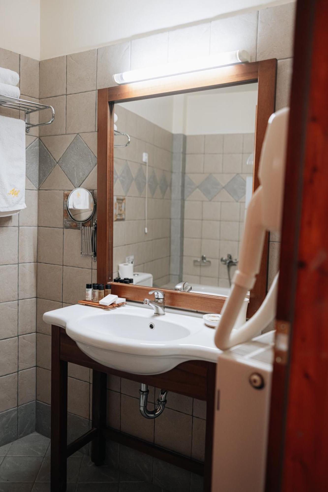 Alpen House Hotel & Suites アラコバ エクステリア 写真